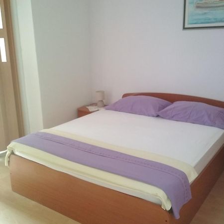 Apartmani Carevic Baska Voda Bagian luar foto