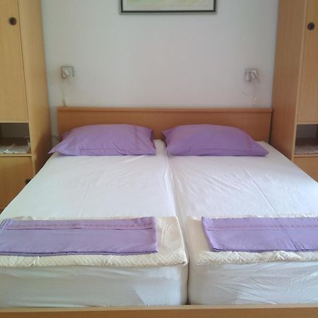 Apartmani Carevic Baska Voda Bagian luar foto