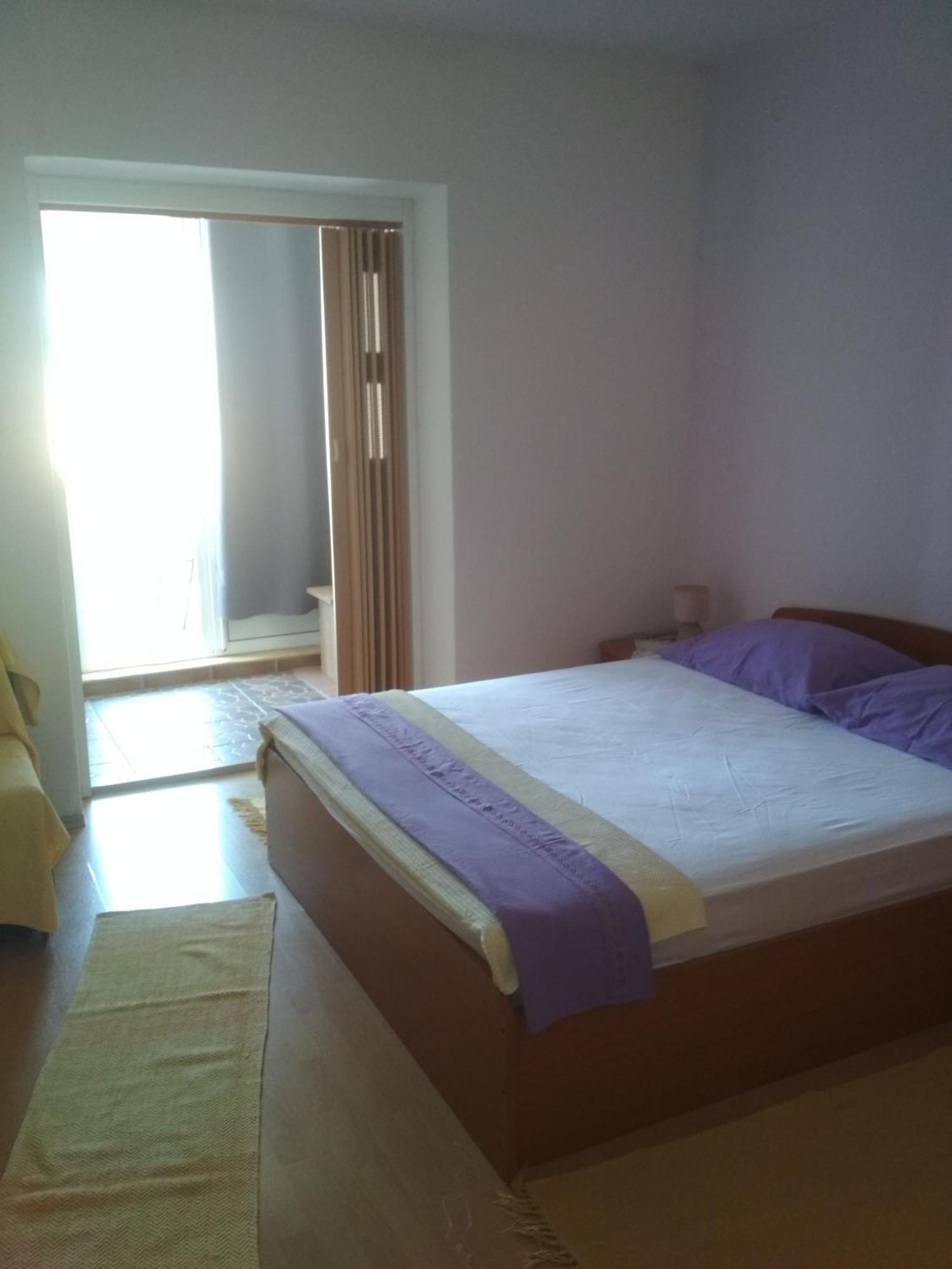 Apartmani Carevic Baska Voda Bagian luar foto