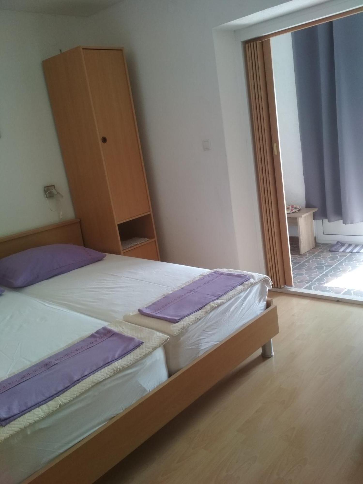Apartmani Carevic Baska Voda Ruang foto