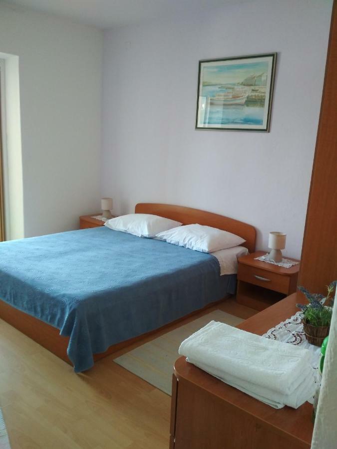 Apartmani Carevic Baska Voda Bagian luar foto